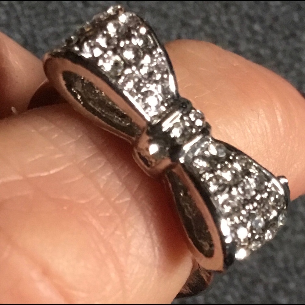 Pretty Bow Ring - Picture 2 of 2